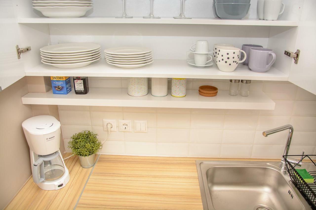 Fully Renovated And Relaxing Apartment Atene Esterno foto