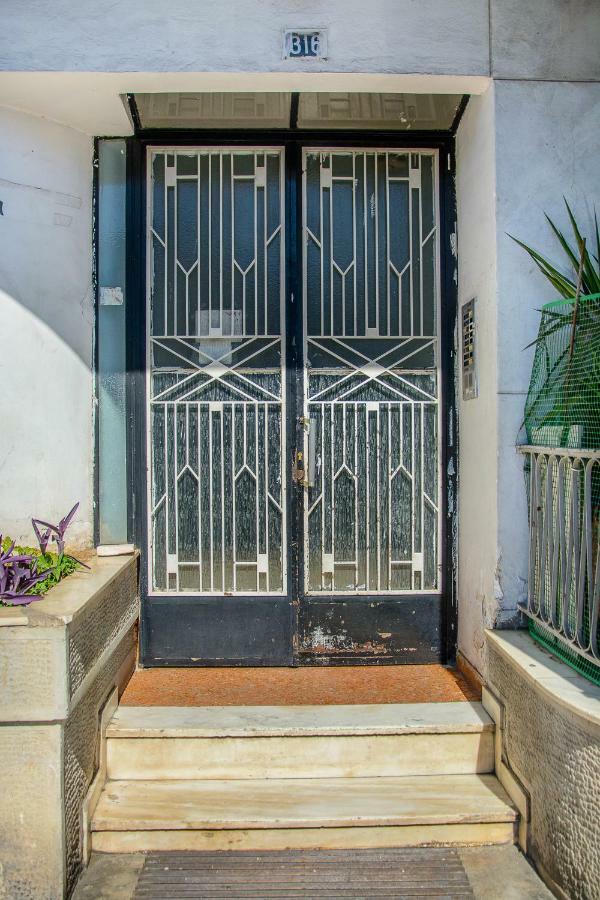 Fully Renovated And Relaxing Apartment Atene Esterno foto