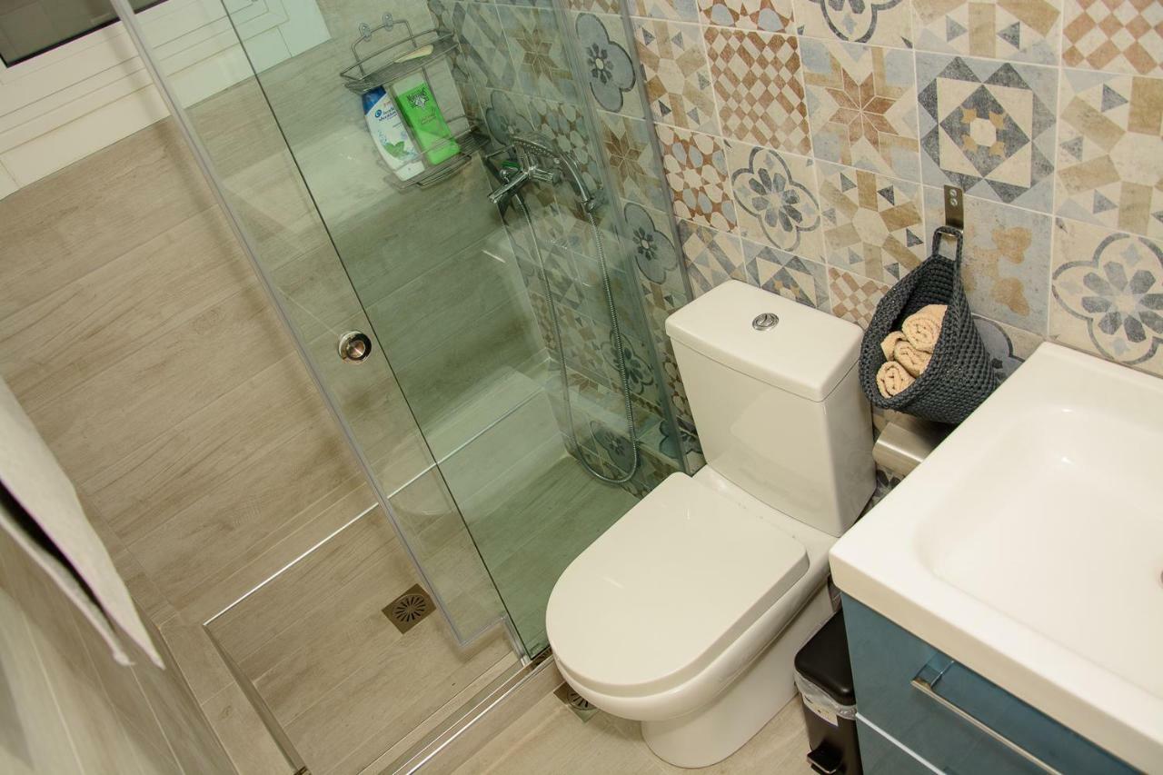 Fully Renovated And Relaxing Apartment Atene Esterno foto