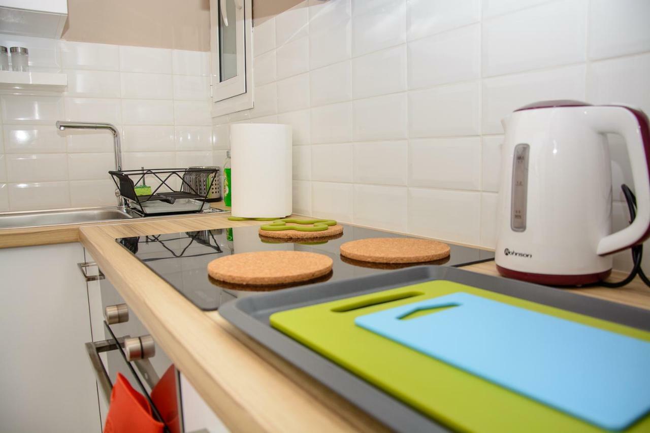 Fully Renovated And Relaxing Apartment Atene Esterno foto