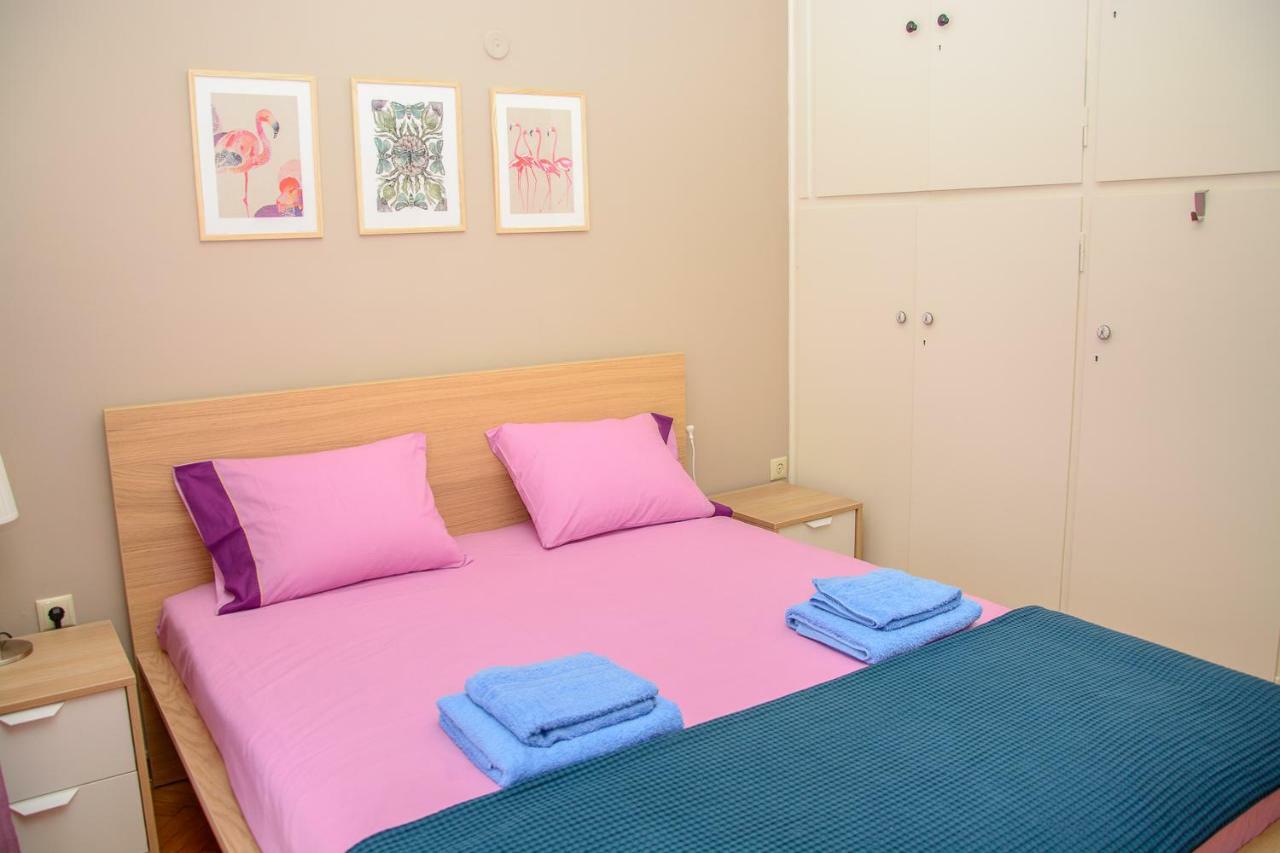 Fully Renovated And Relaxing Apartment Atene Esterno foto