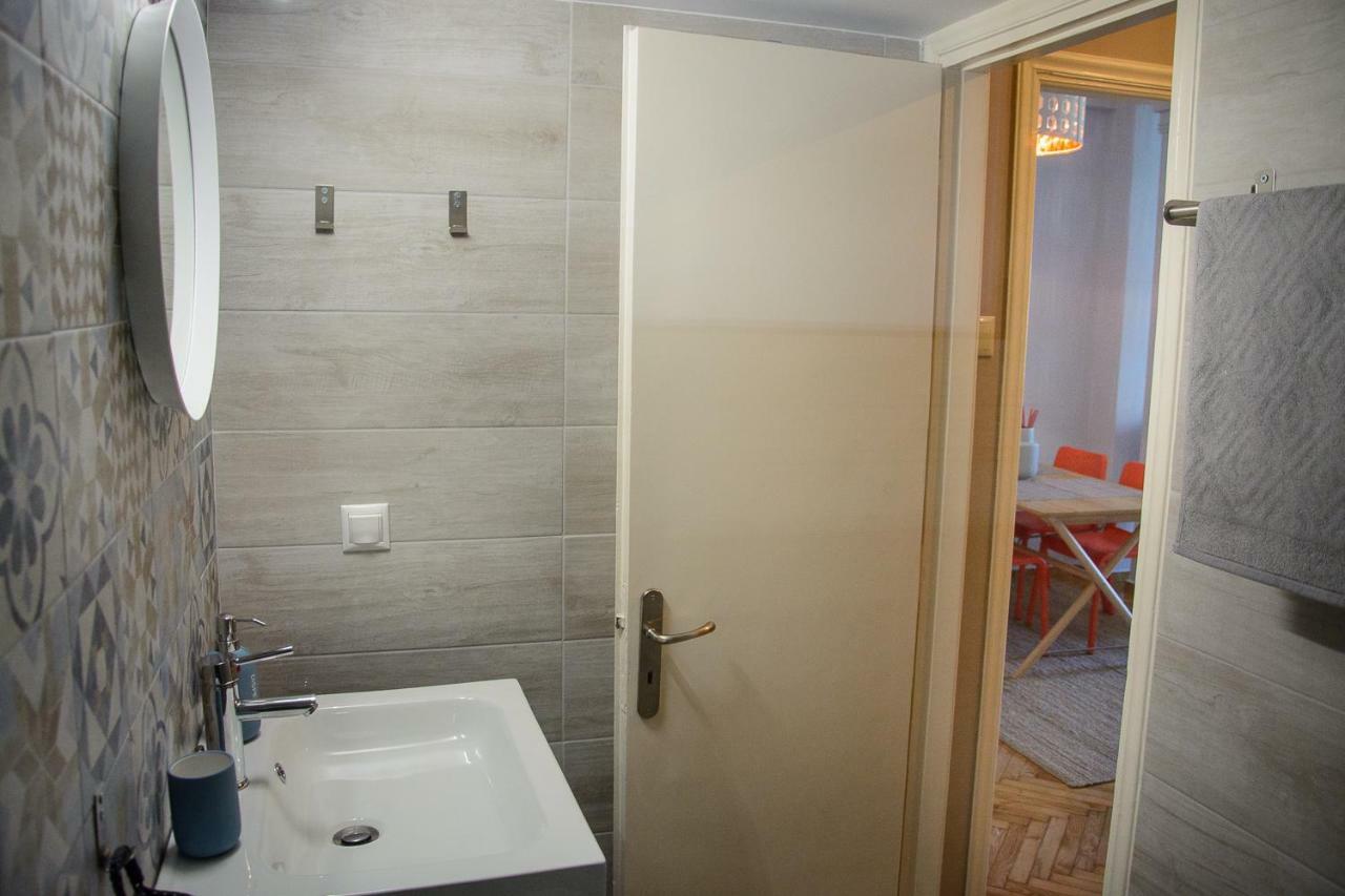 Fully Renovated And Relaxing Apartment Atene Esterno foto