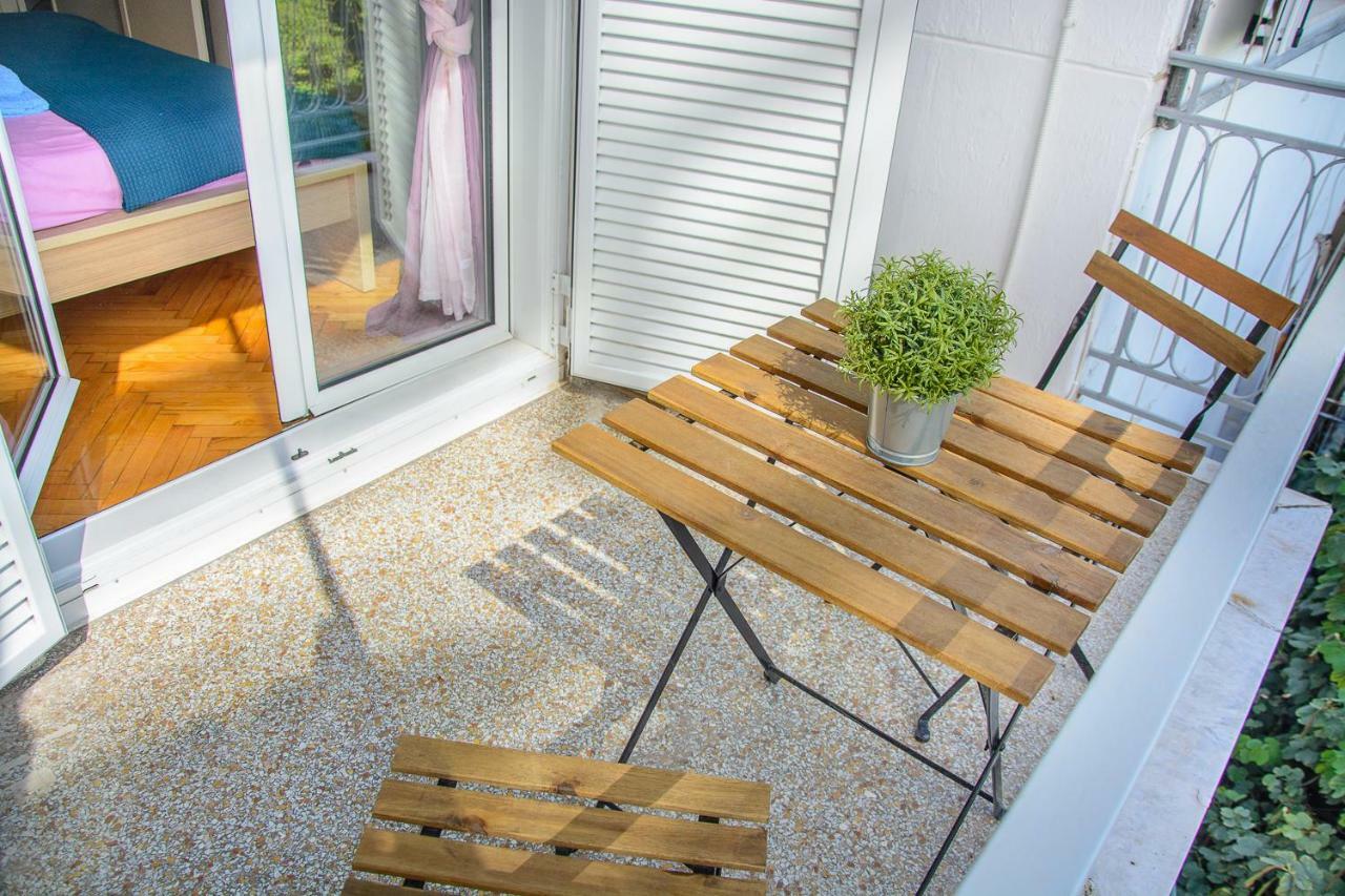 Fully Renovated And Relaxing Apartment Atene Esterno foto