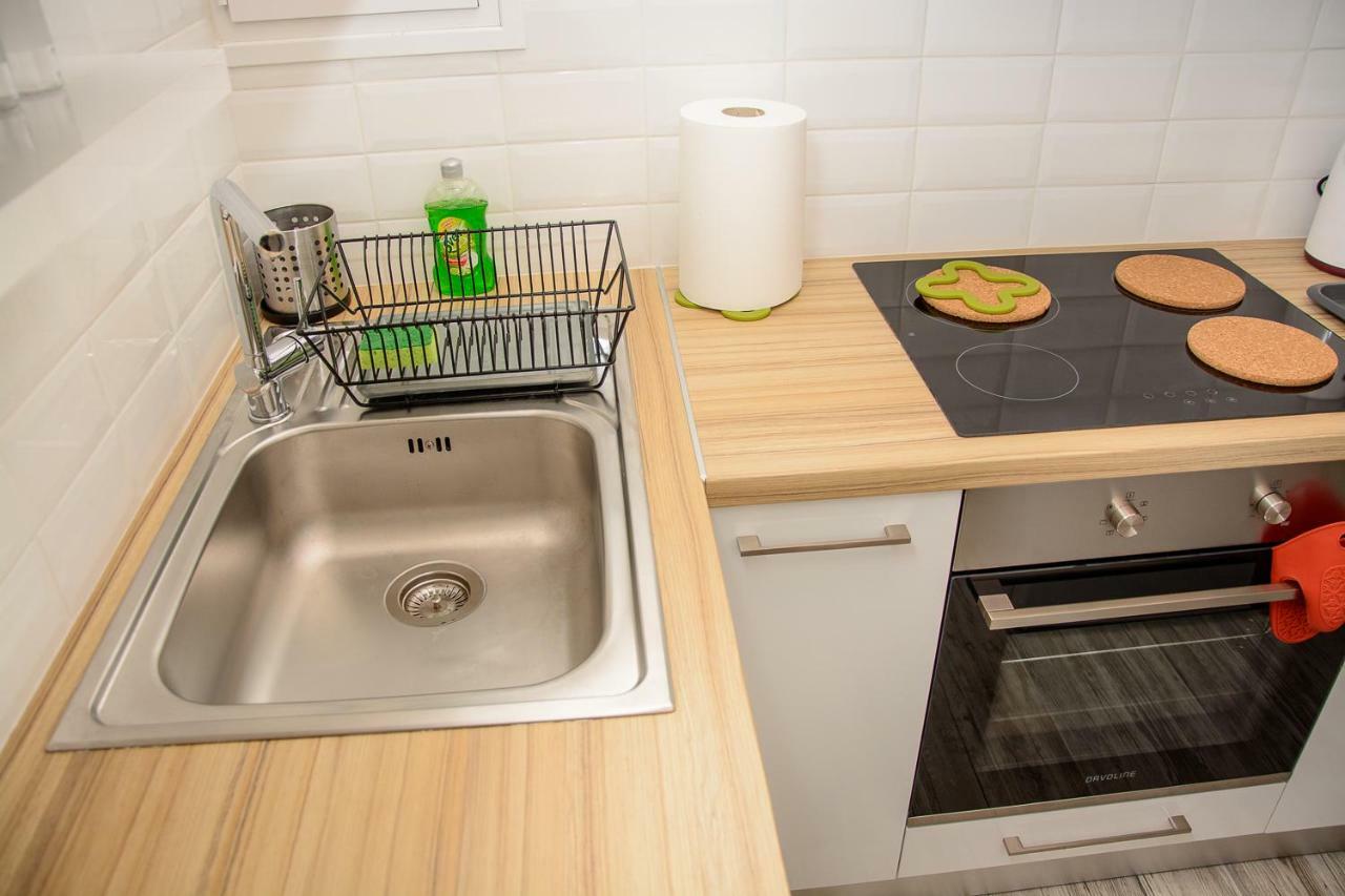 Fully Renovated And Relaxing Apartment Atene Esterno foto